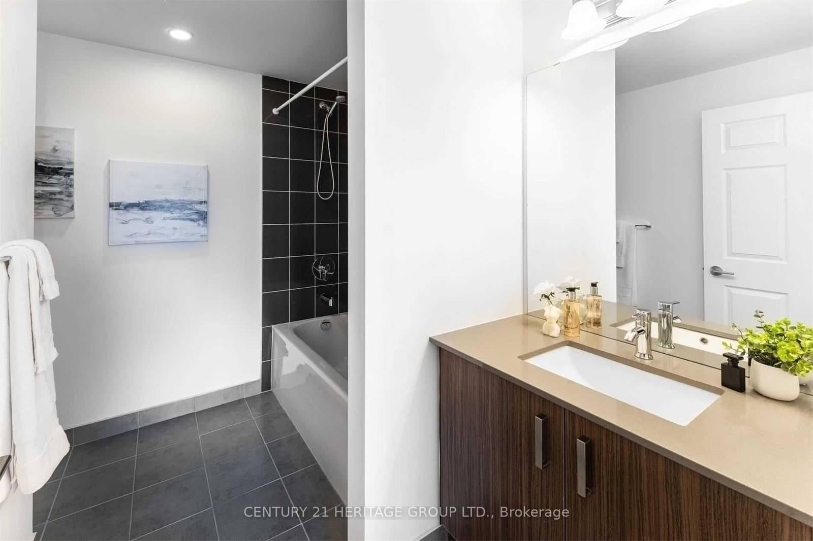 11611 Yonge Street, Unit 319 thumbnail 17