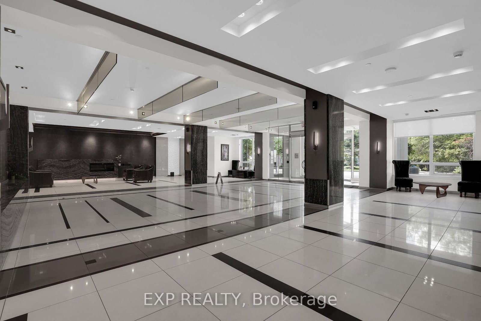 7167 Yonge Street, Unit 619 thumbnail 3