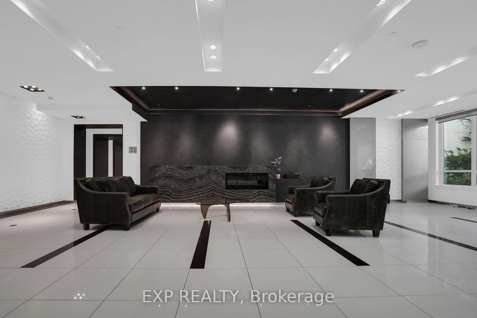7167 Yonge Street, Unit 619 thumbnail 4