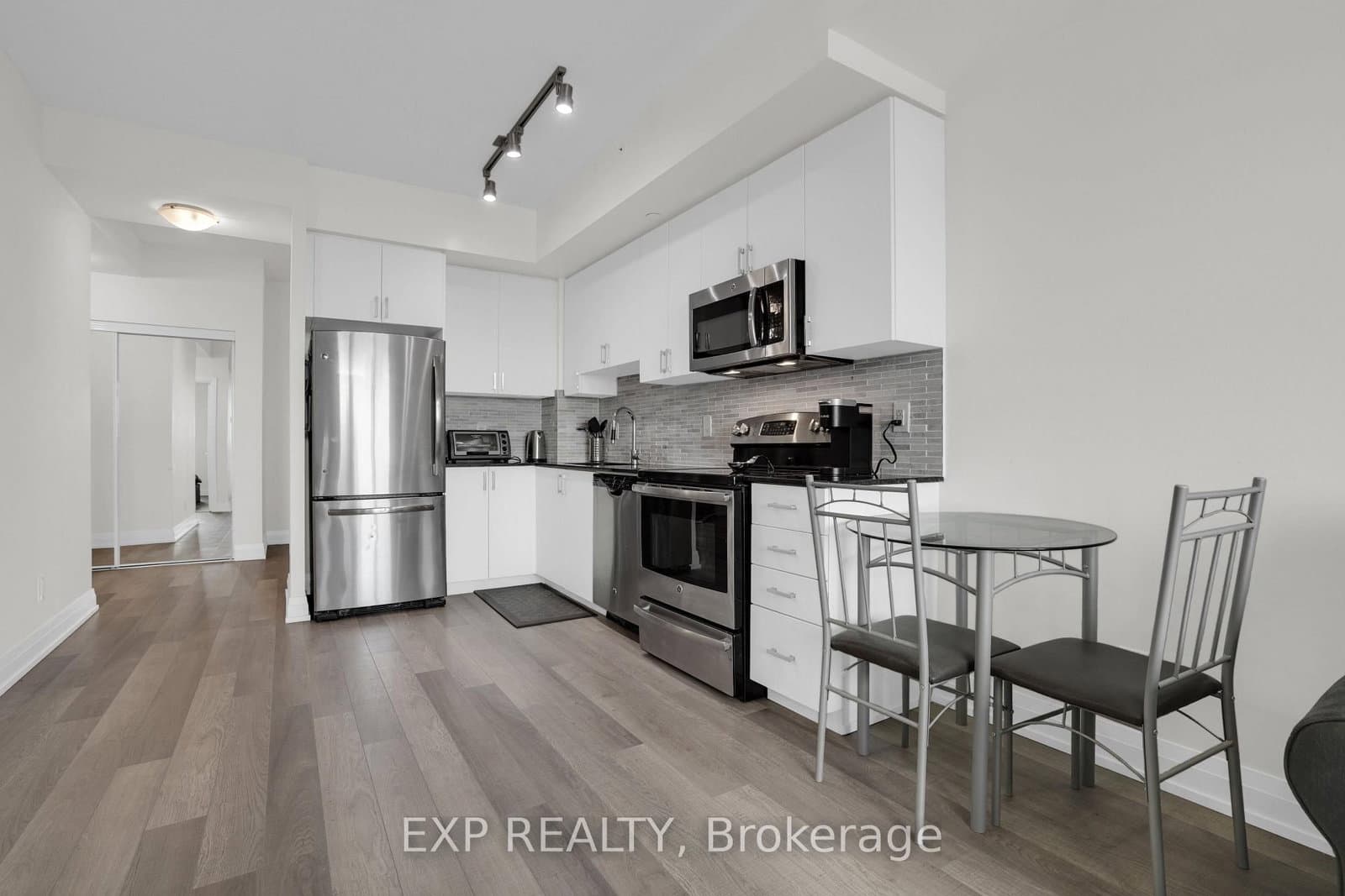7167 Yonge Street, Unit 619 thumbnail 7