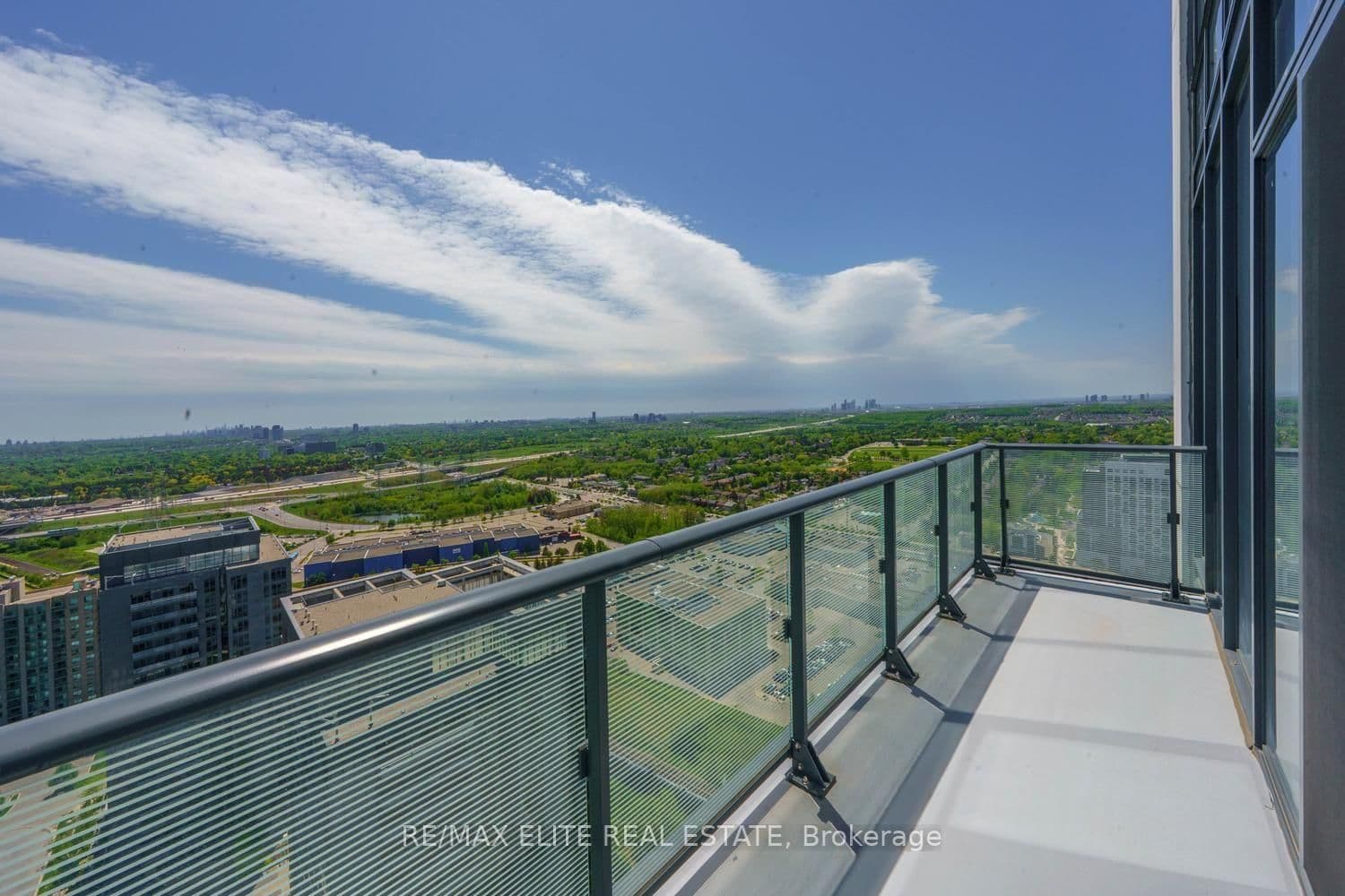 105 Oneida Crescent, Unit PH 10 thumbnail 11