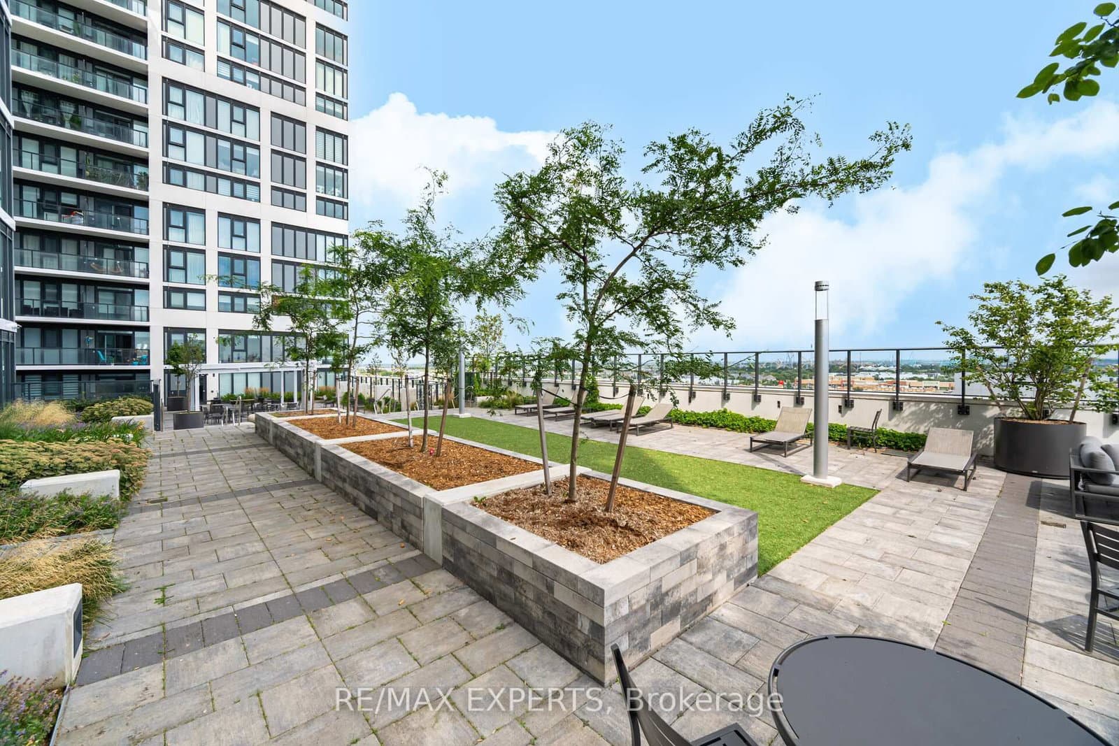 9000 Jane Street, Unit 221 thumbnail 18