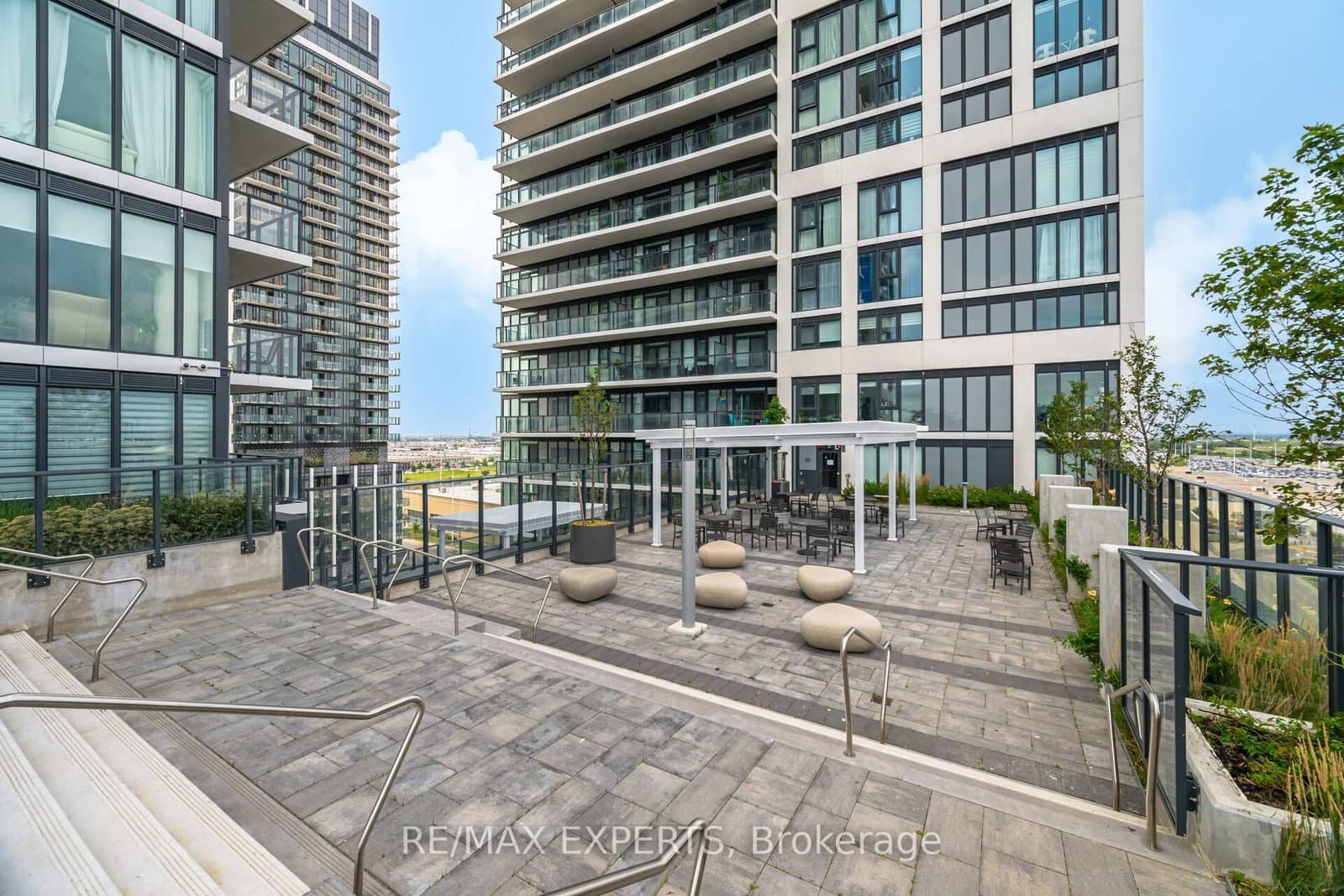 9000 Jane Street, Unit 221 thumbnail 20