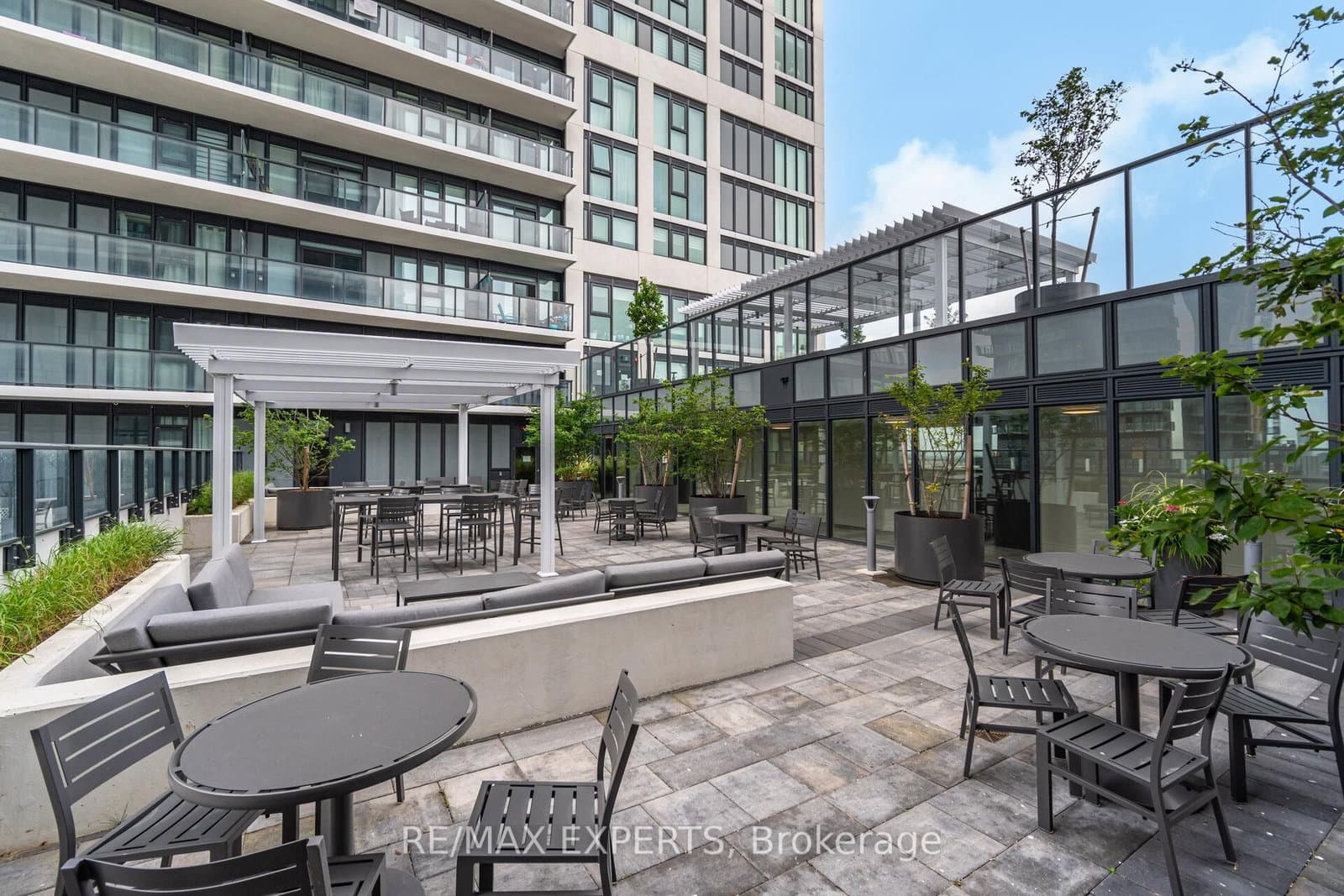 9000 Jane Street, Unit 221 thumbnail 23