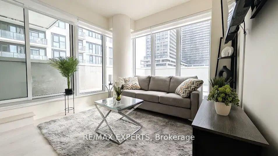 9000 Jane Street, Unit 221 thumbnail 4