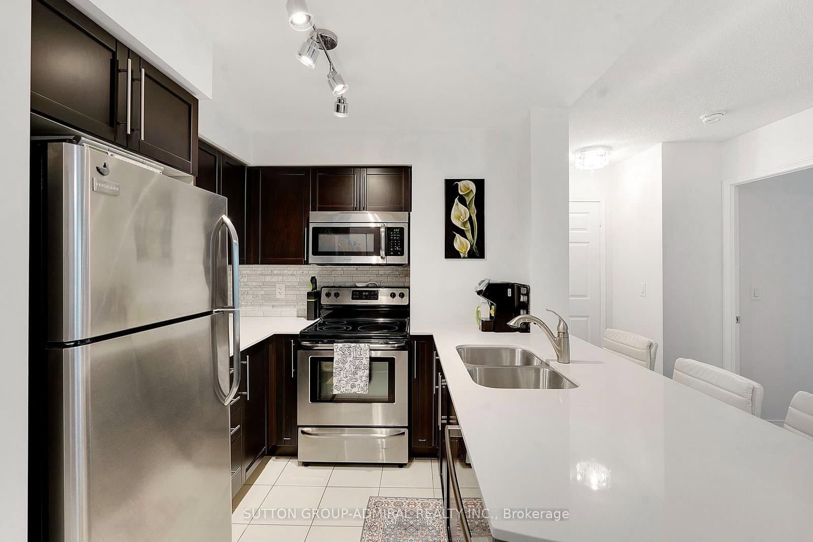 73 King William Crescent, Unit 307 thumbnail 8