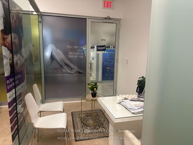 7163 Yonge Street, Unit 214 thumbnail 4