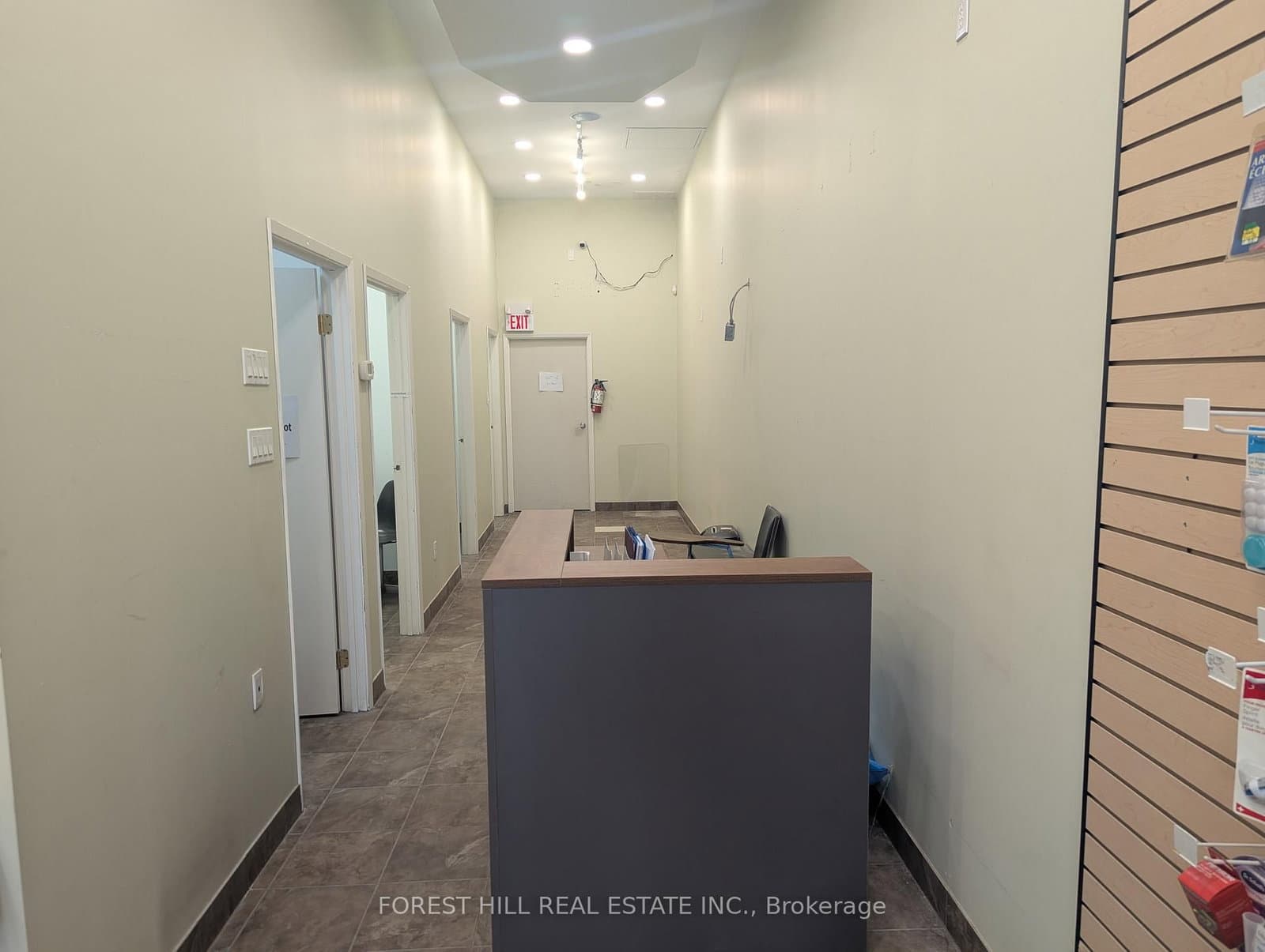 9100 Jane Street, Unit 16 thumbnail 3