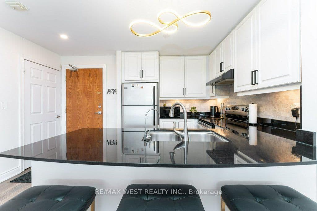 4620 Highway 7 Avenue, Unit PH 413 thumbnail 12