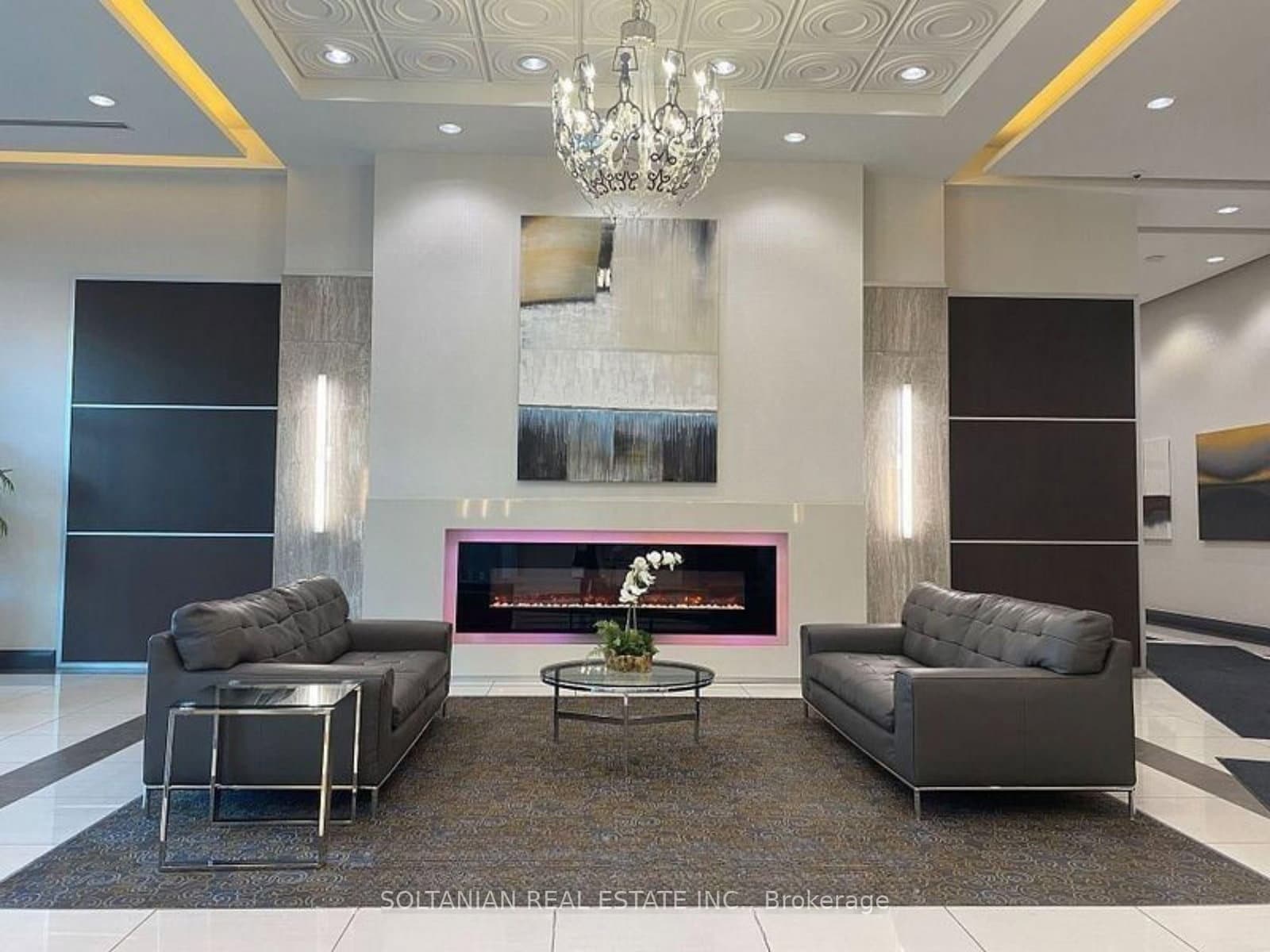 7161 Yonge Street, Unit 817 thumbnail 2