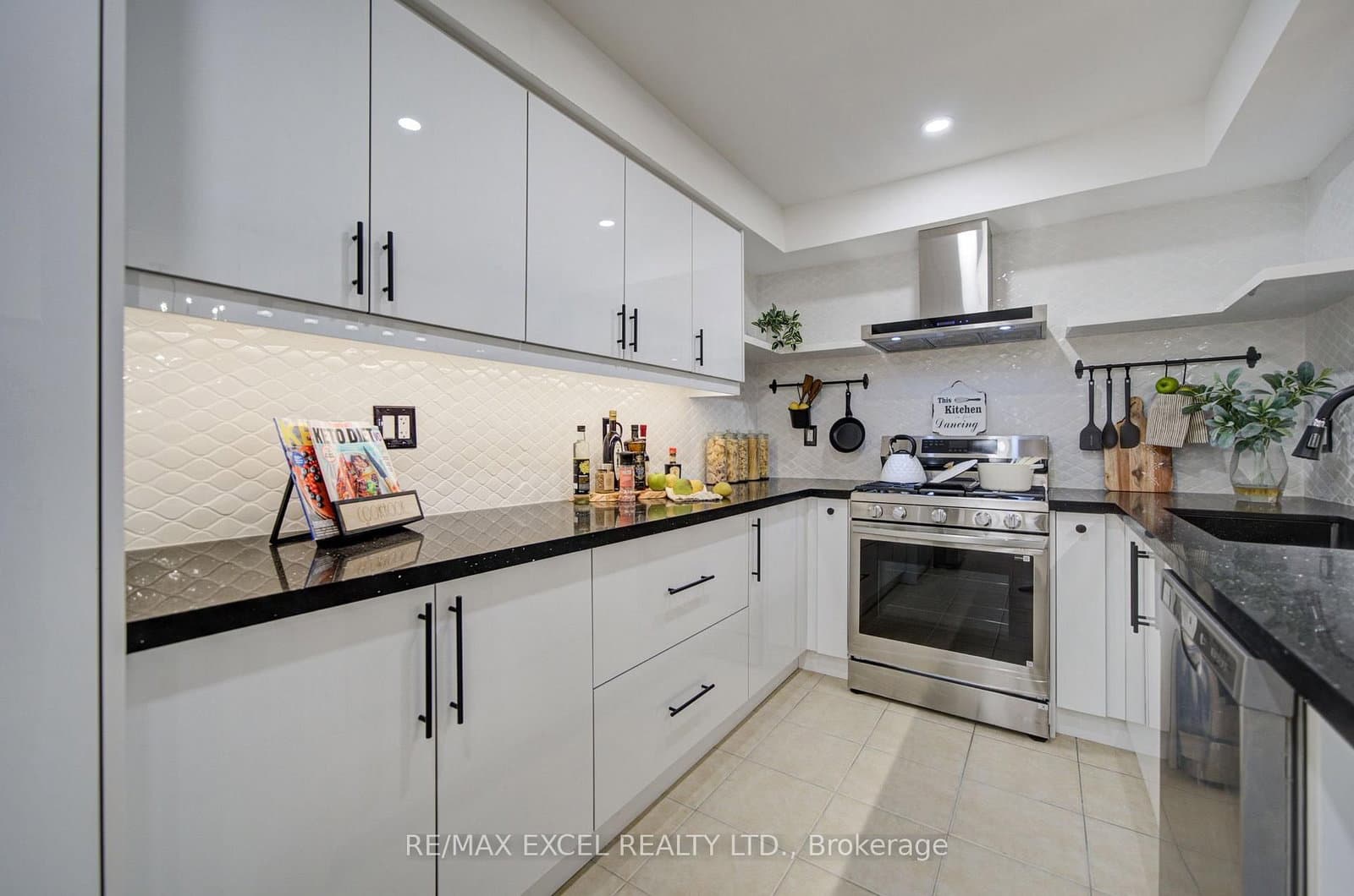 454 Bur Oak Avenue thumbnail 15