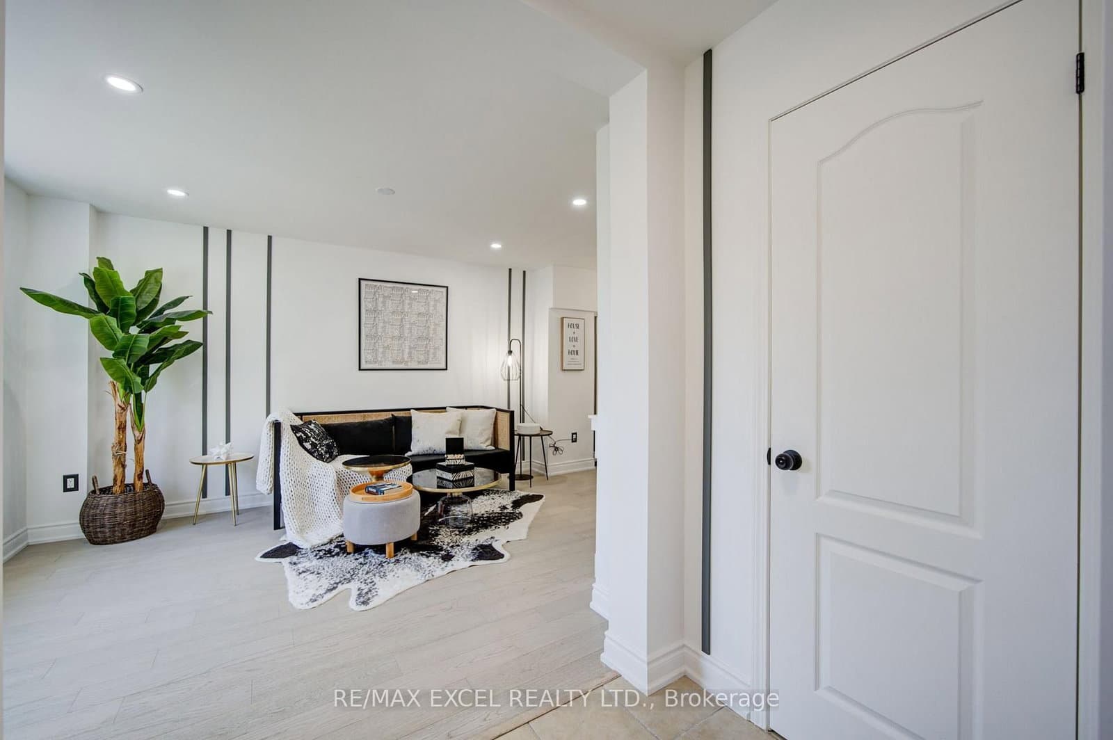 454 Bur Oak Avenue thumbnail 5