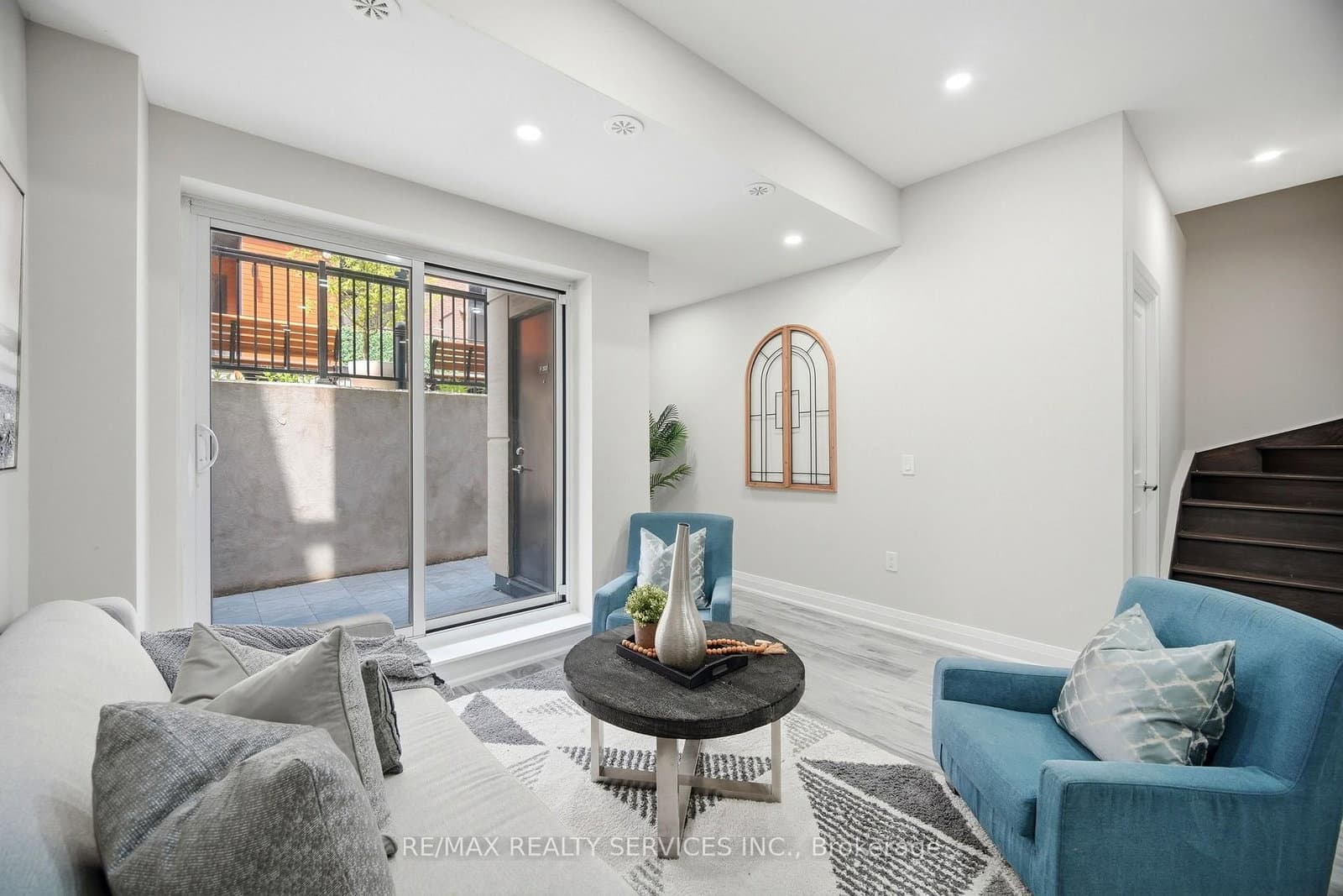26 Coles Avenue, Unit 302 thumbnail 10