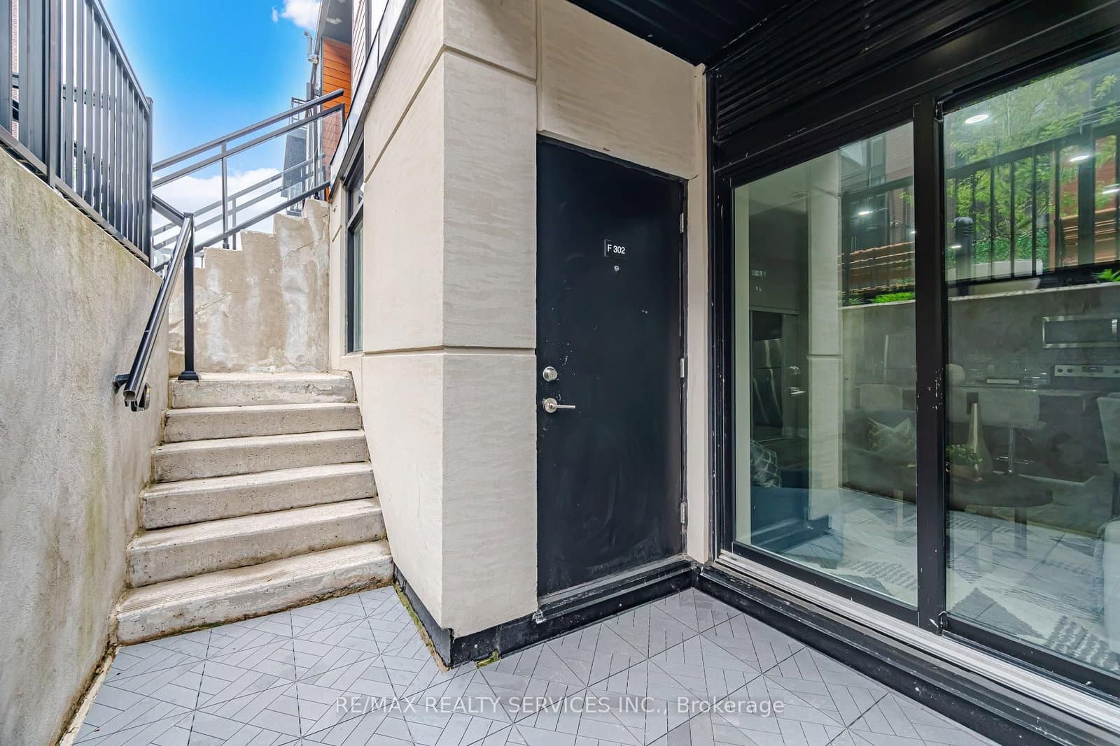 26 Coles Avenue, Unit 302 thumbnail 4