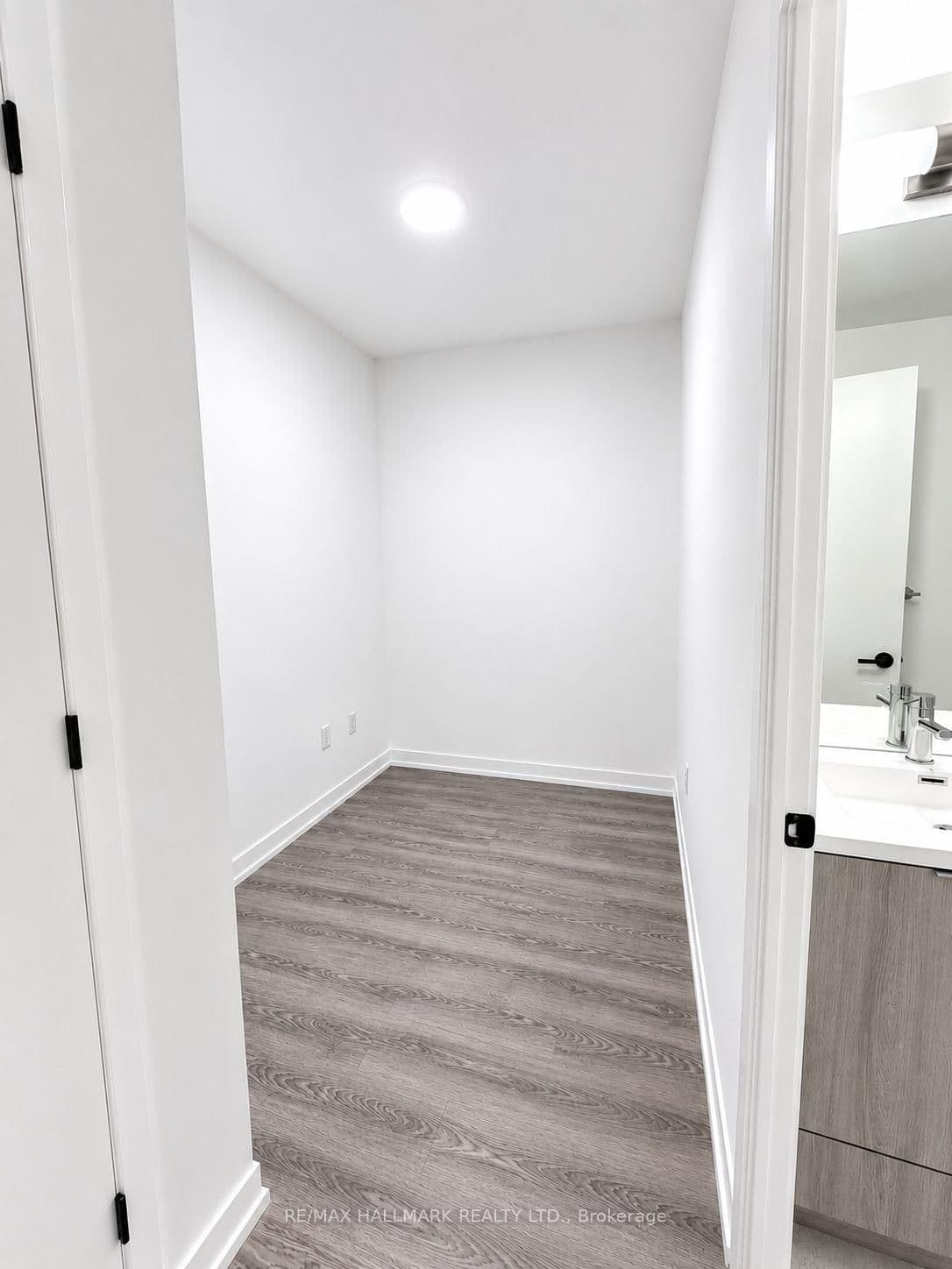 8 Interchange Way, Unit 3501 thumbnail 14