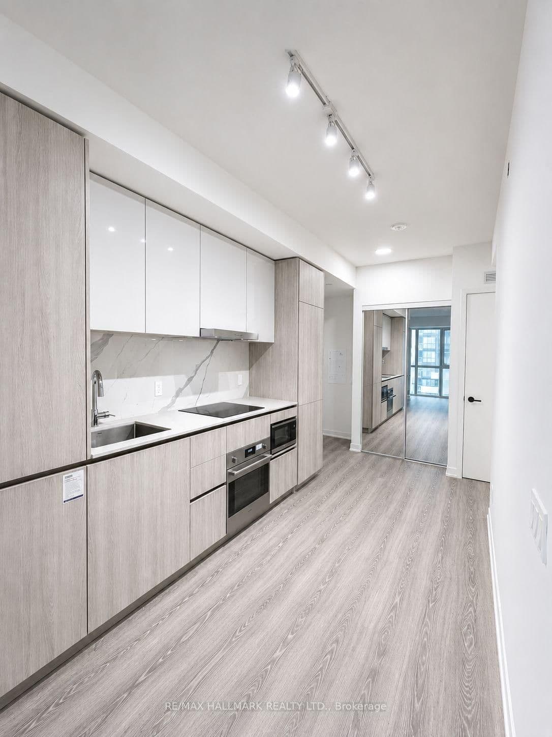 8 Interchange Way, Unit 3501 thumbnail 16