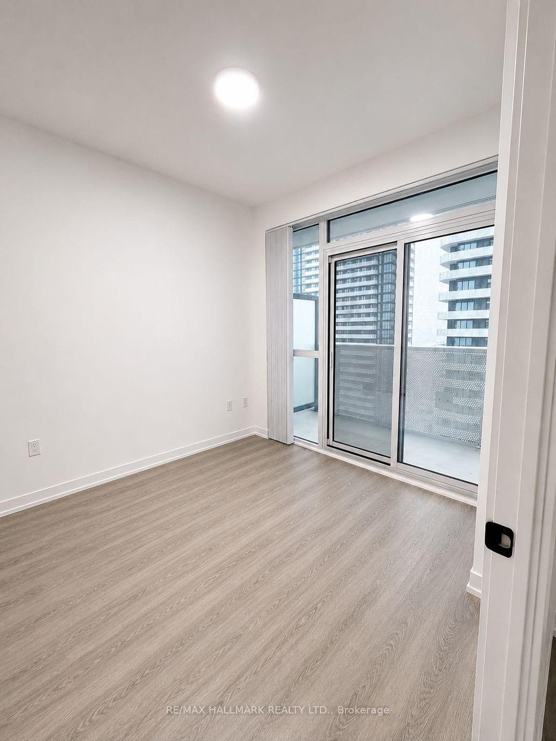 8 Interchange Way, Unit 3501 thumbnail 17