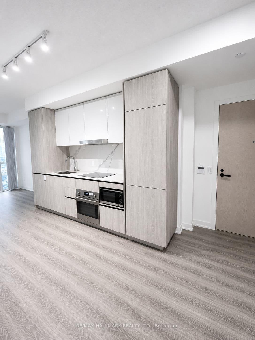 8 Interchange Way, Unit 3501 thumbnail 8