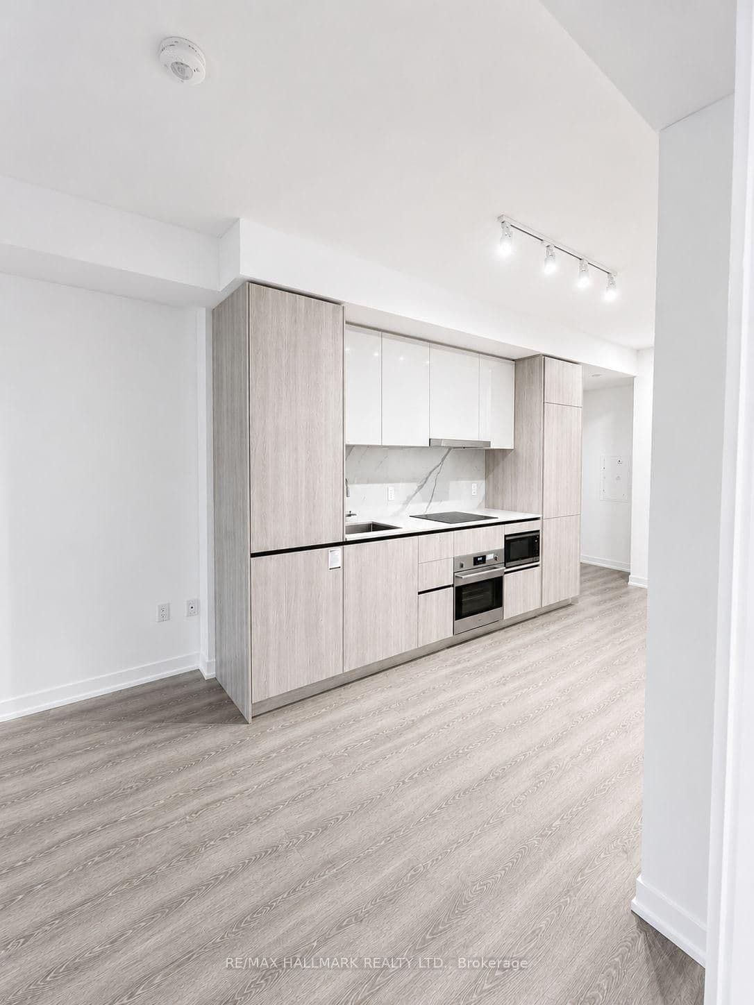 8 Interchange Way, Unit 3501 thumbnail 9