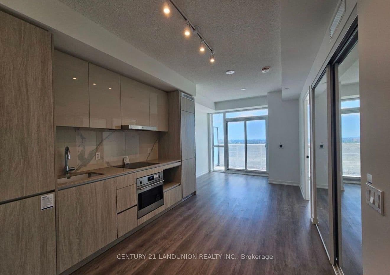 28 Interchange Way, Unit 3102 thumbnail 3