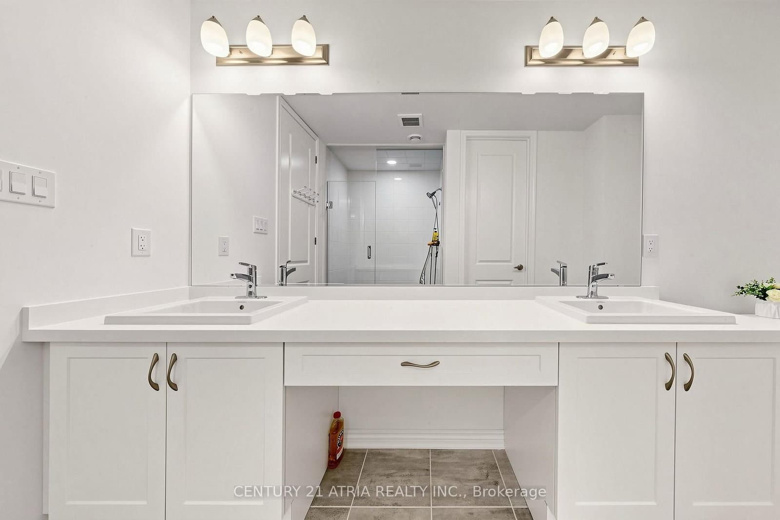 2950 Murphy Place thumbnail 21