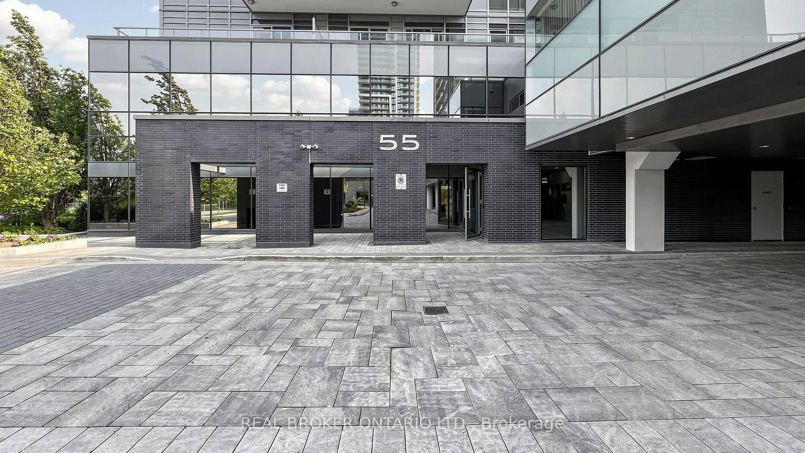 55 Oneida Crescent, Unit 801 thumbnail 4