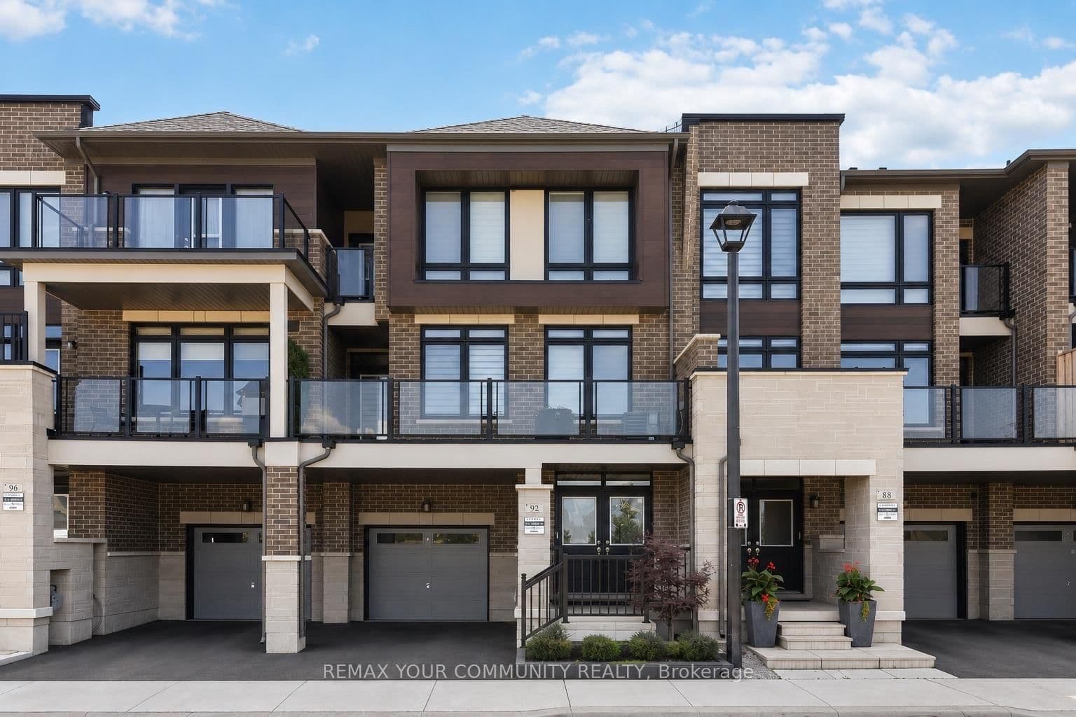 92 Holyrood Crescent