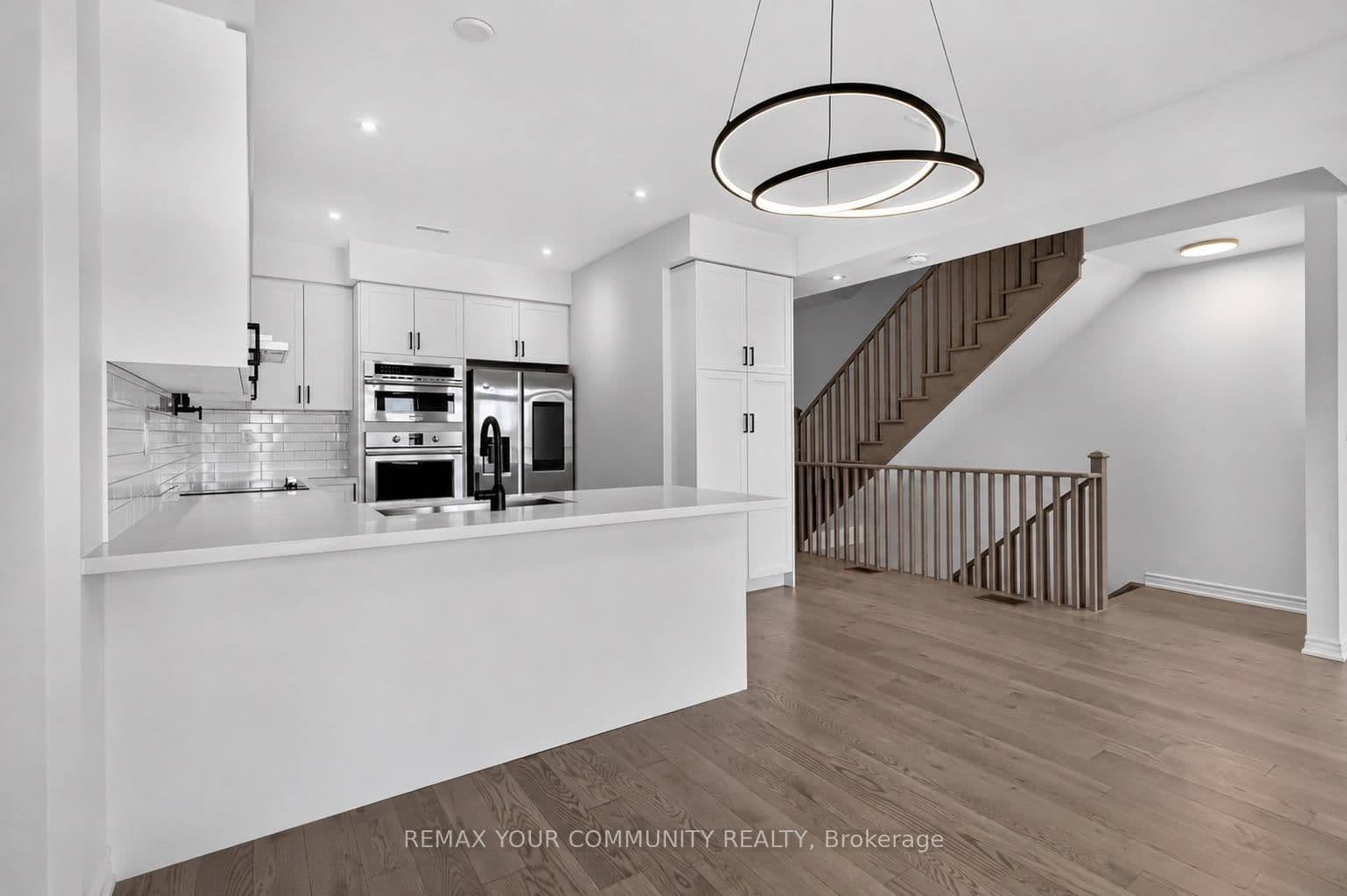 92 Holyrood Crescent thumbnail 14