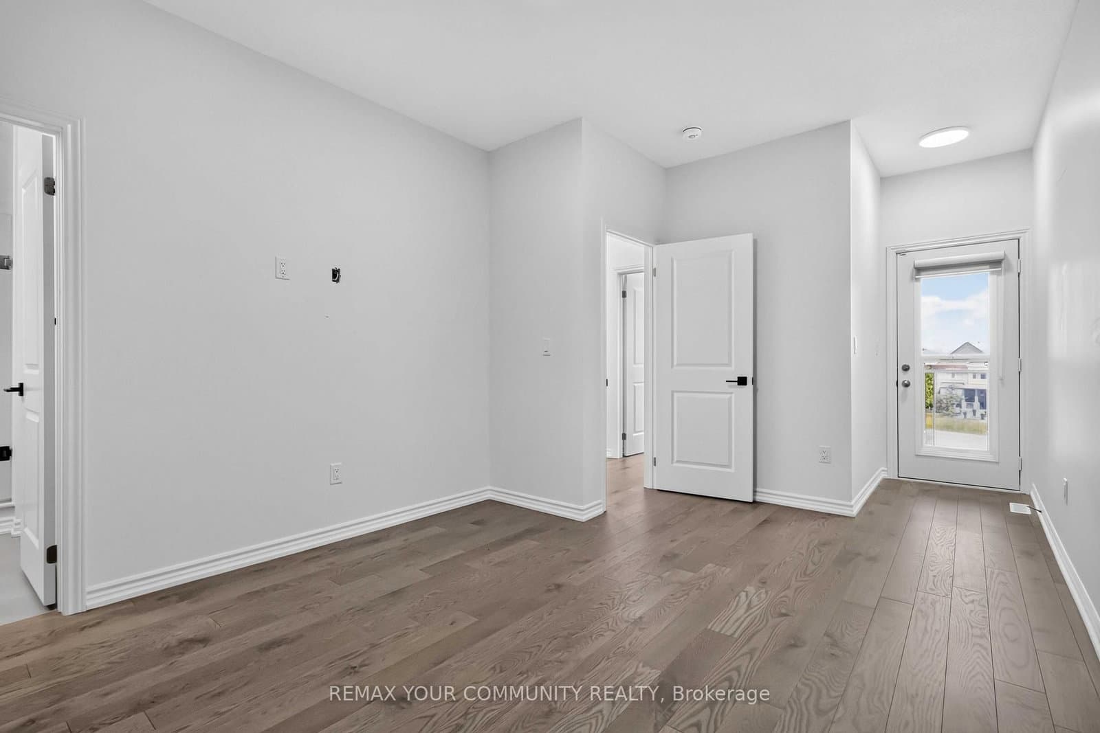 92 Holyrood Crescent thumbnail 33