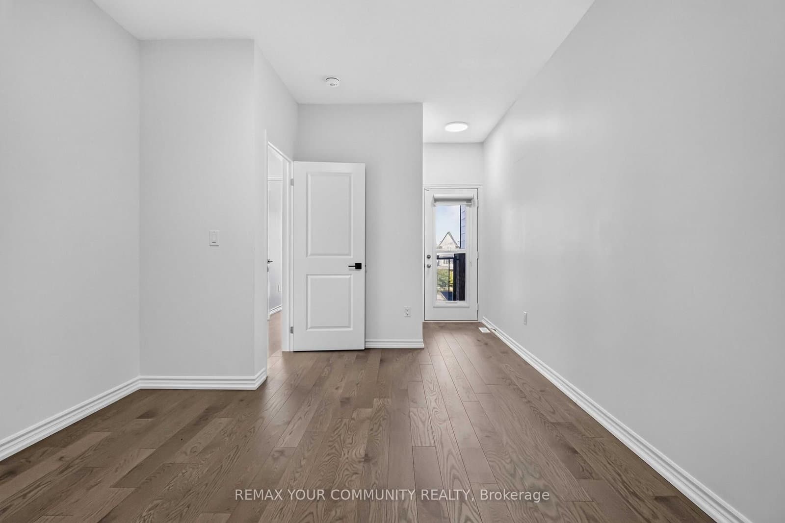 92 Holyrood Crescent thumbnail 34