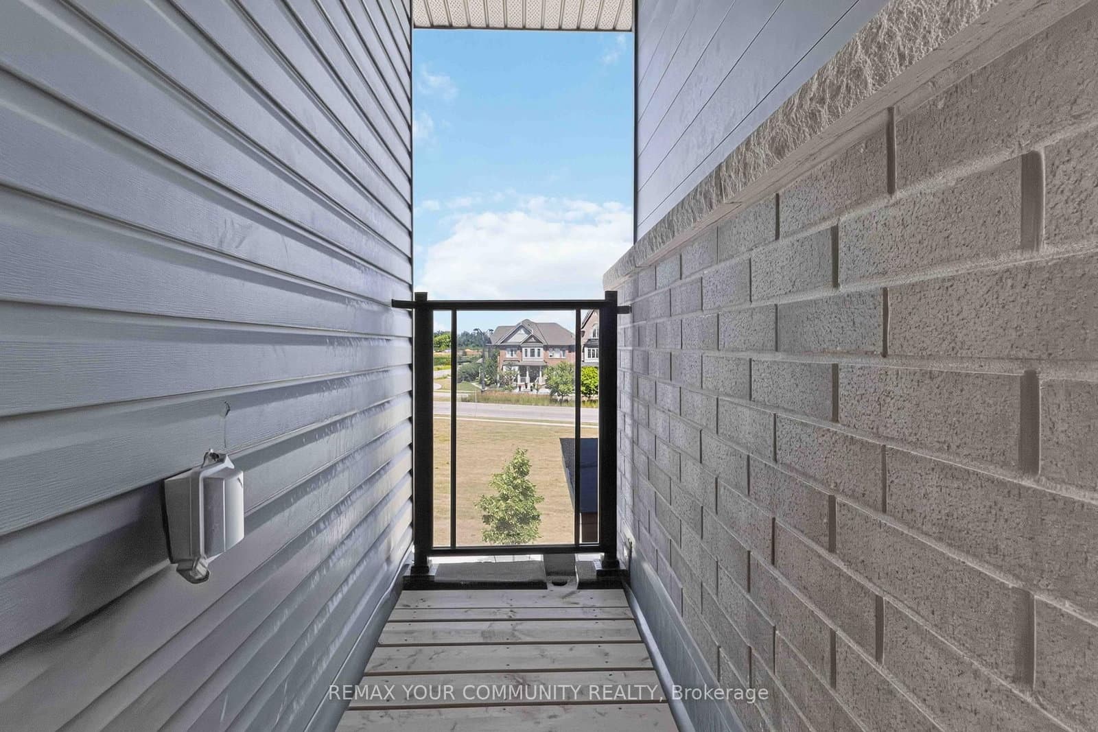 92 Holyrood Crescent thumbnail 36