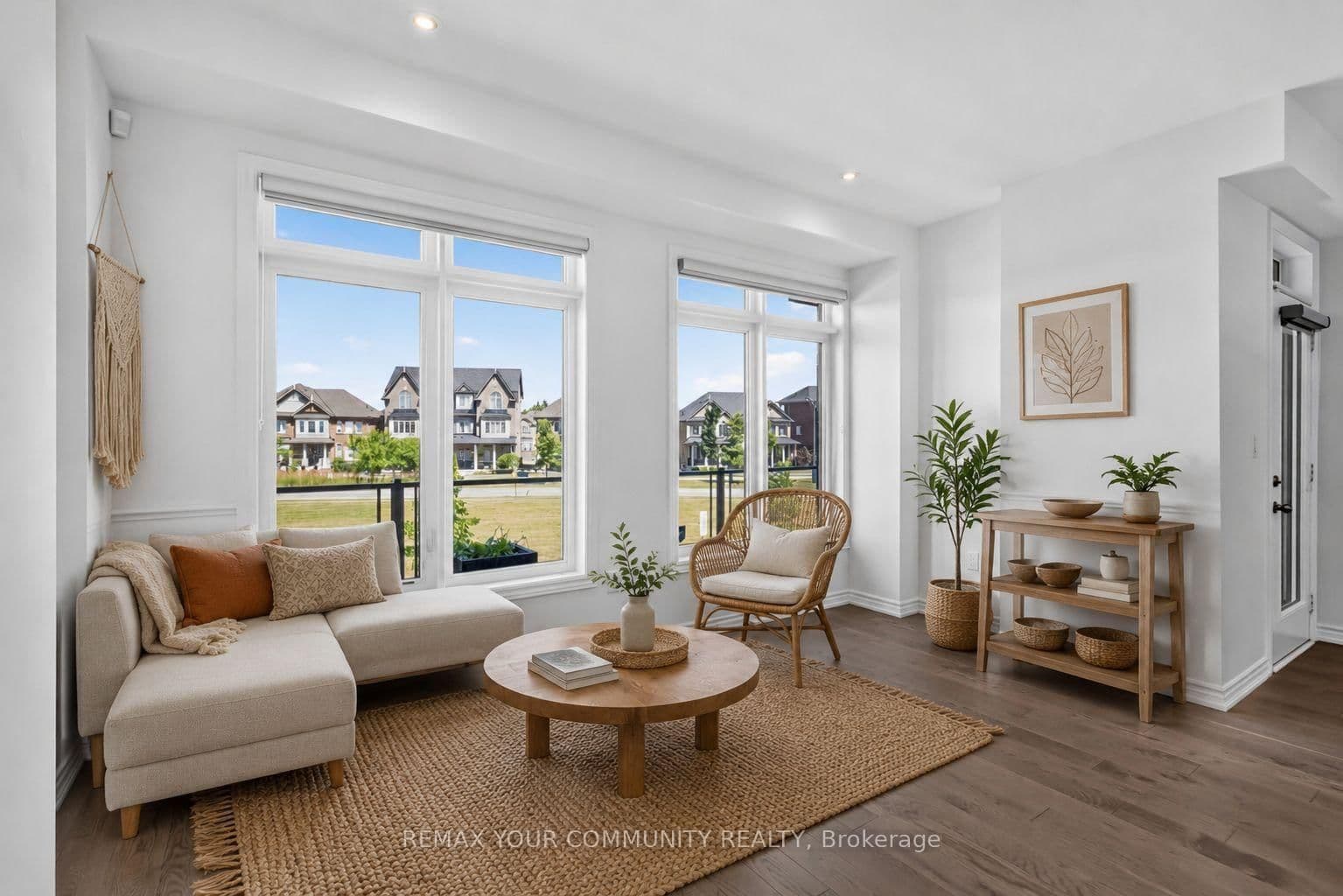92 Holyrood Crescent thumbnail 4
