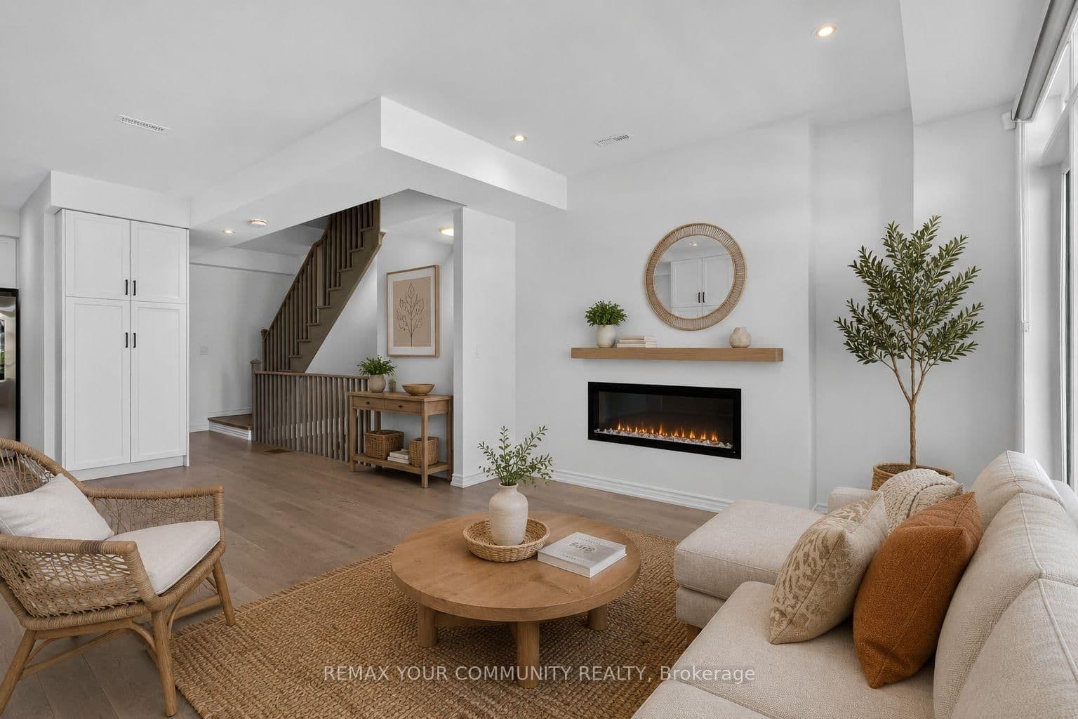 92 Holyrood Crescent thumbnail 5