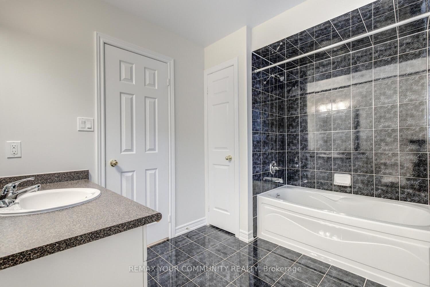 76 Ivy Glen Drive thumbnail 31