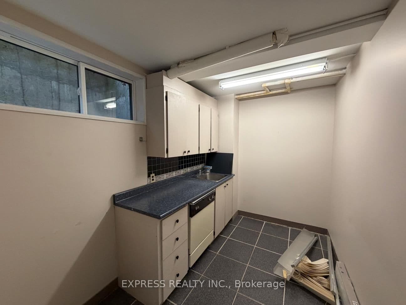 8300 Yonge Street, Unit Bsmt thumbnail 14