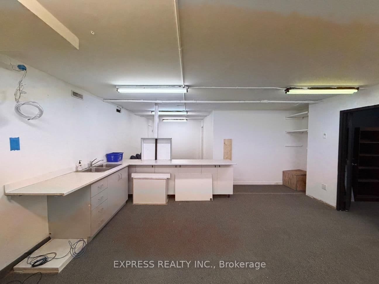8300 Yonge Street, Unit Bsmt thumbnail 3