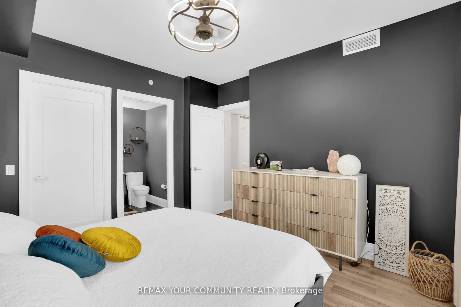 9085 Jane Street, Unit 523 thumbnail 15