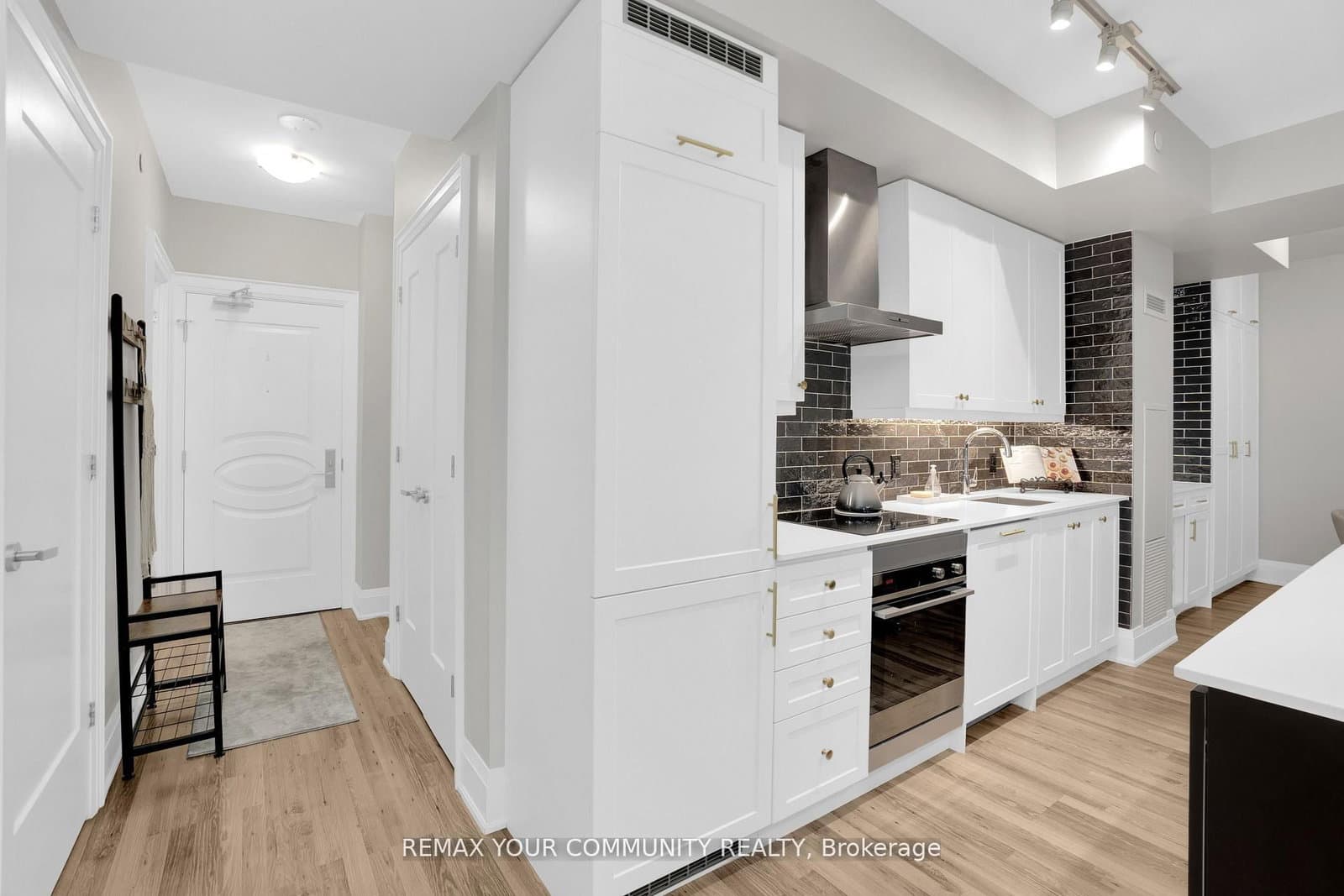 9085 Jane Street, Unit 523 thumbnail 2
