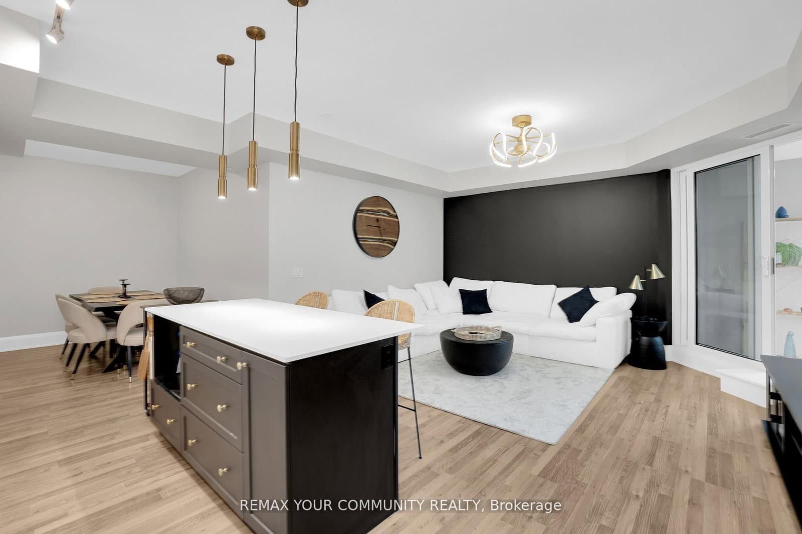 9085 Jane Street, Unit 523 thumbnail 3