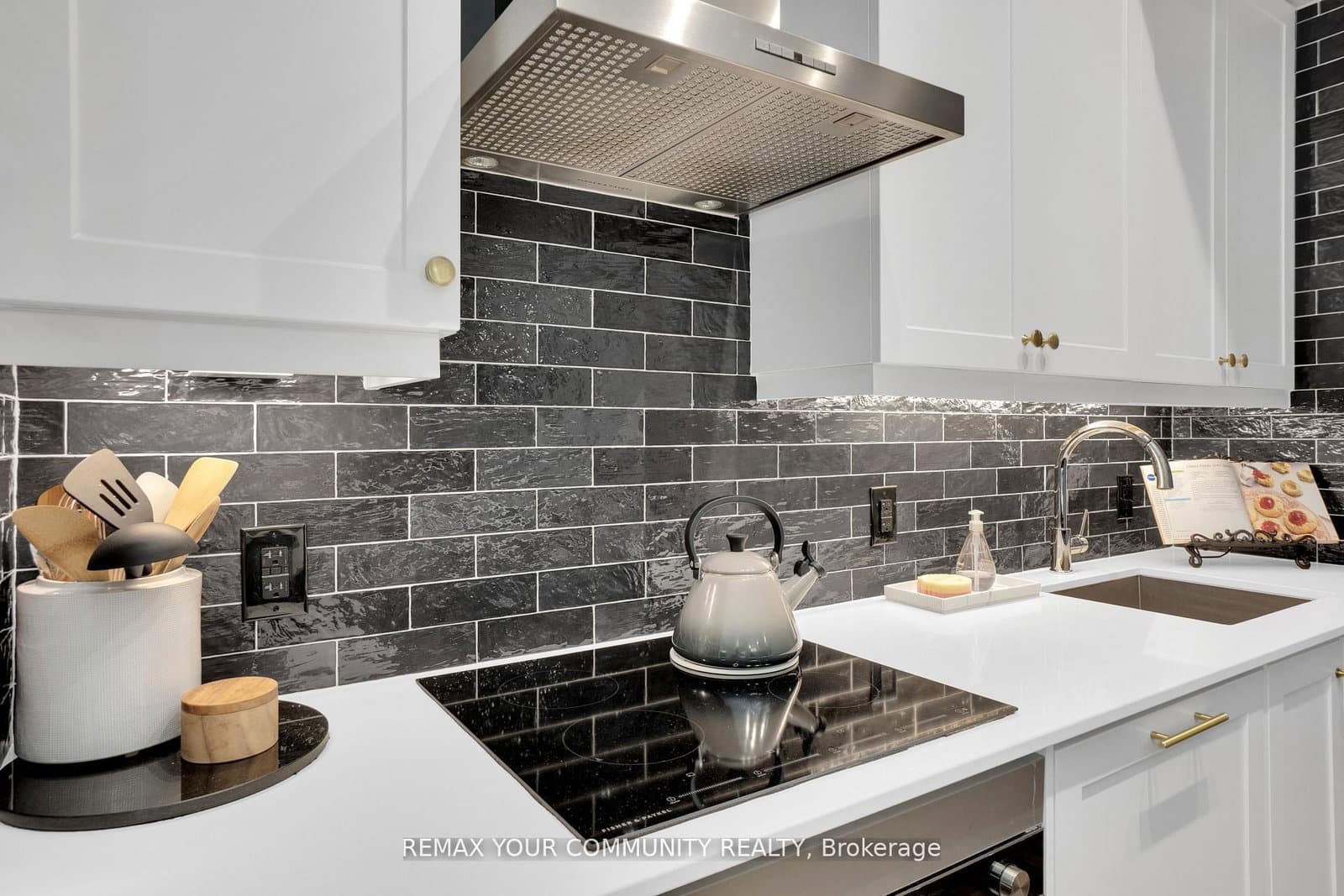 9085 Jane Street, Unit 523 thumbnail 6