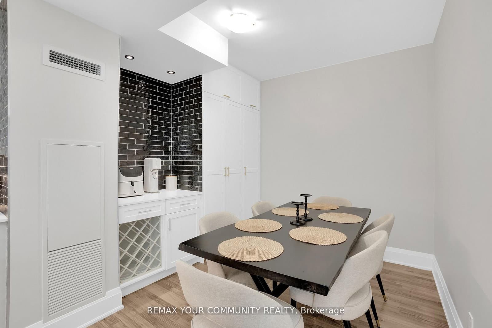 9085 Jane Street, Unit 523 thumbnail 7