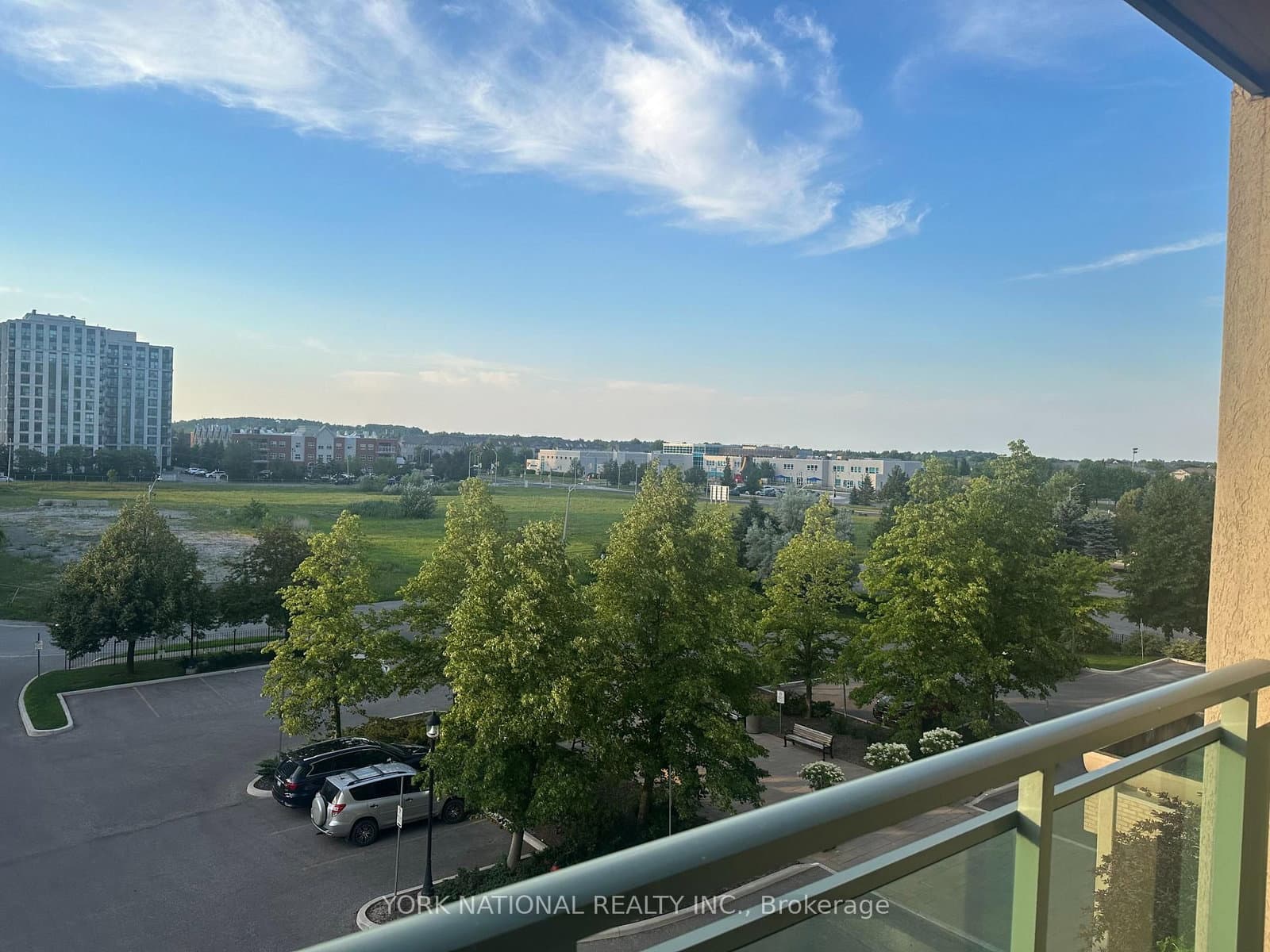39 Oneida Crescent, Unit 408 thumbnail 4
