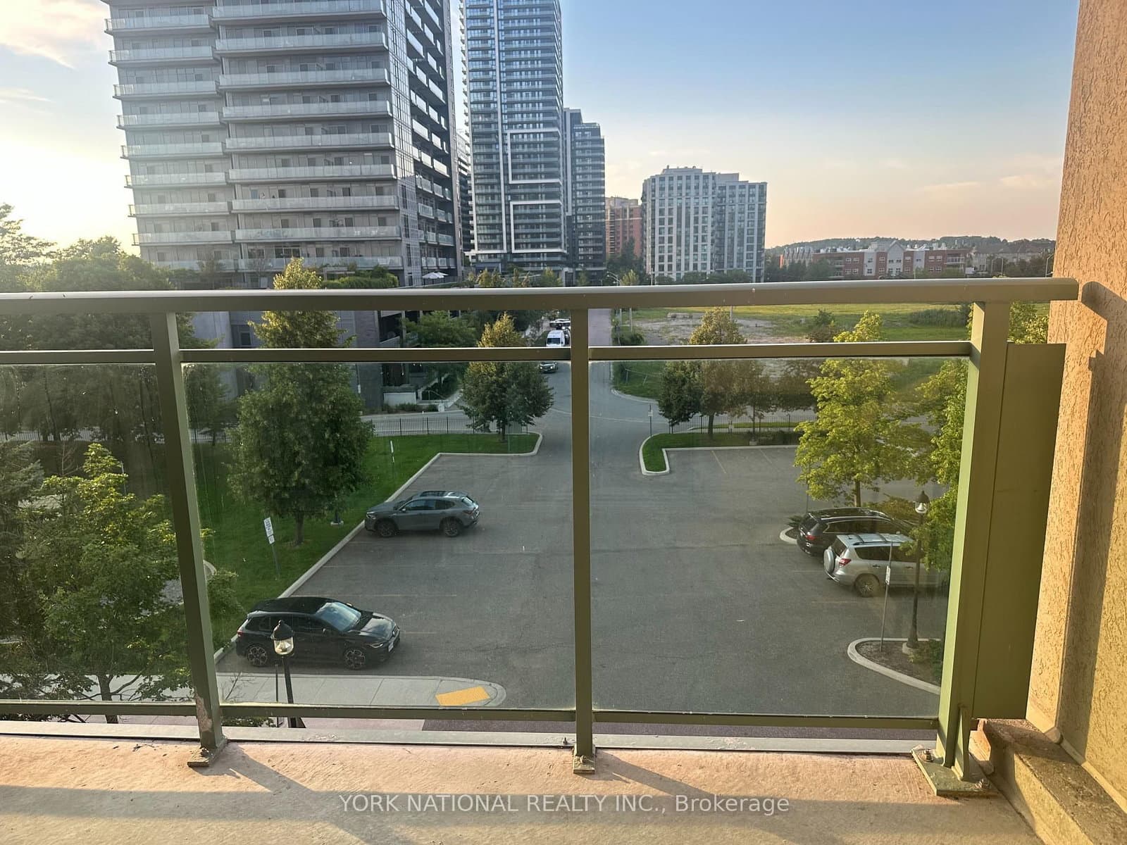 39 Oneida Crescent, Unit 408 thumbnail 5