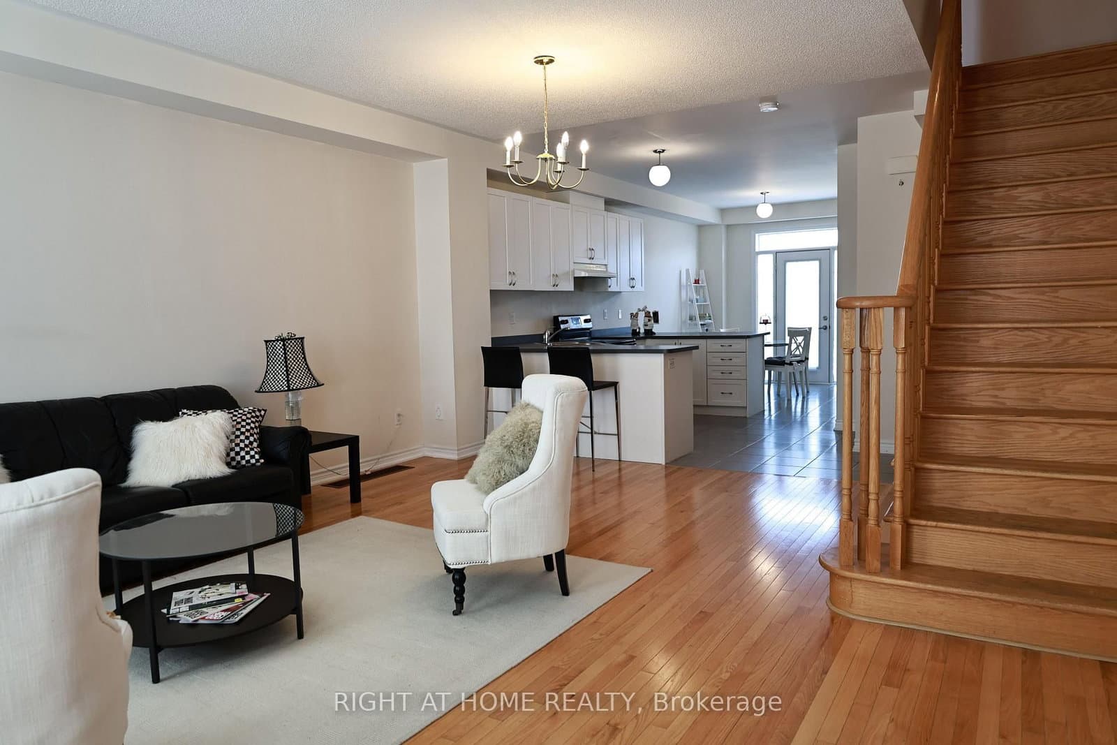 10971 Woodbine Avenue thumbnail 2