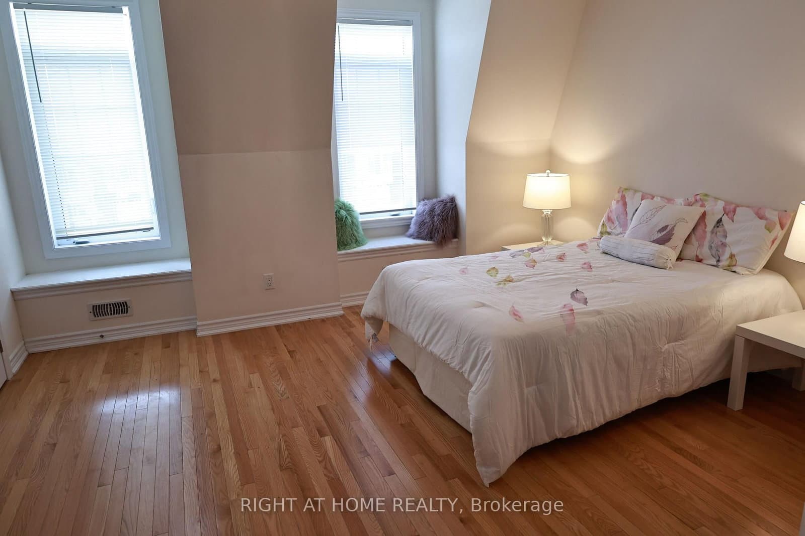 10971 Woodbine Avenue thumbnail 28