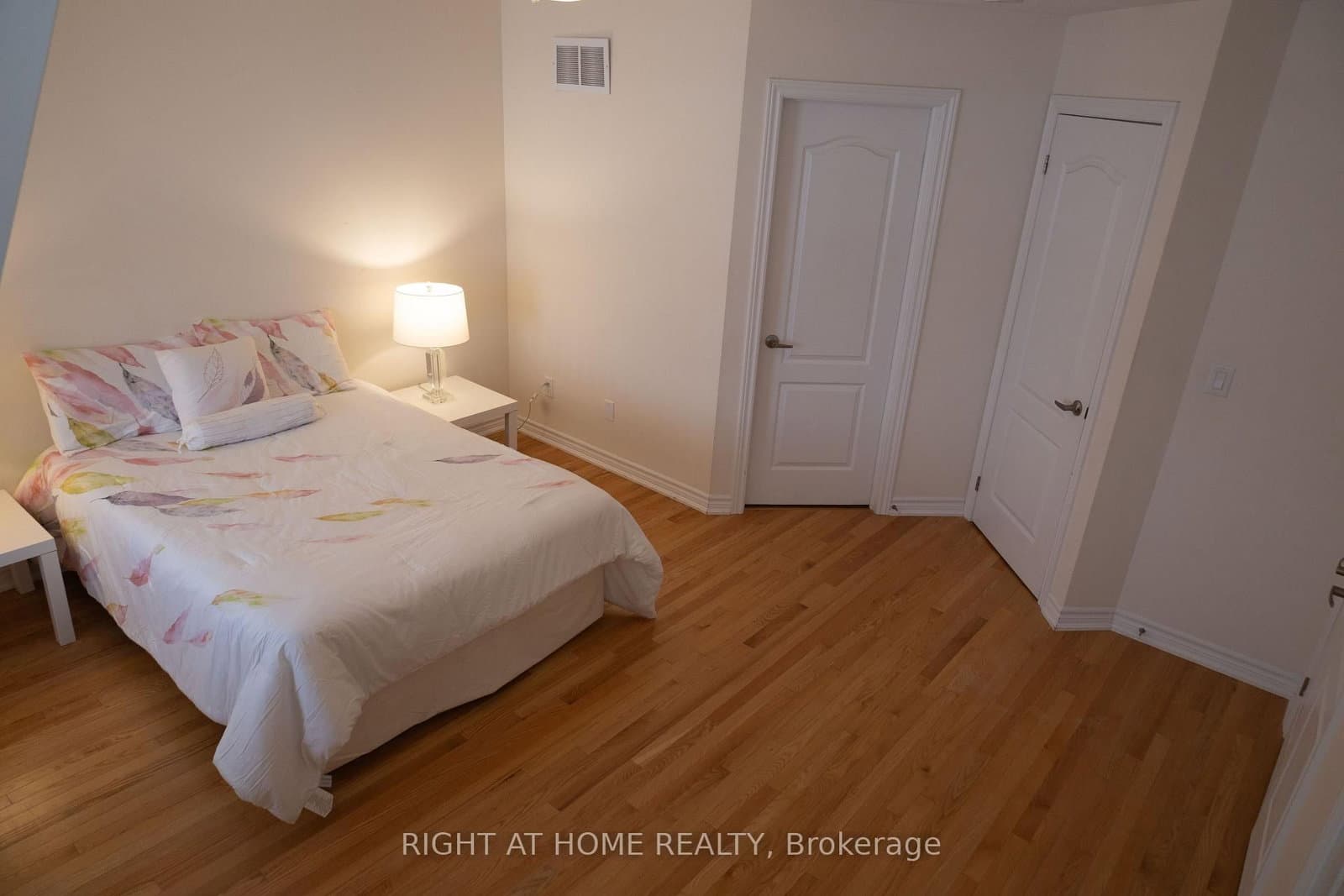 10971 Woodbine Avenue thumbnail 5