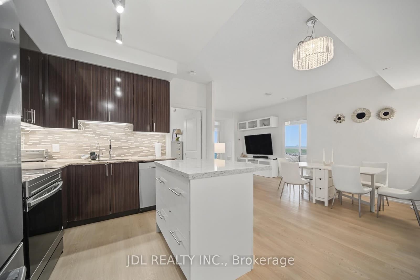 7165 Yonge Street, Unit 902 thumbnail 10