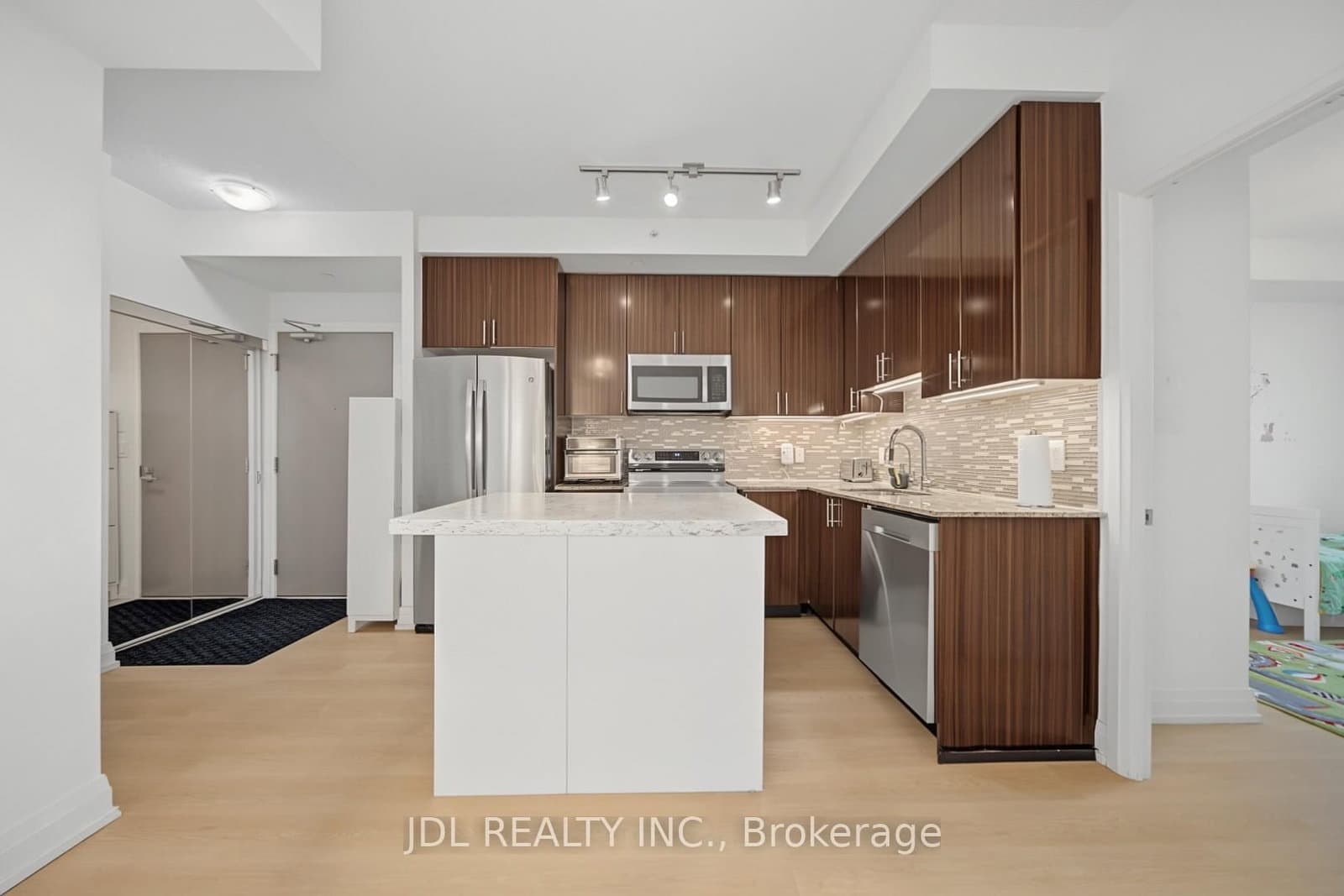 7165 Yonge Street, Unit 902 thumbnail 12