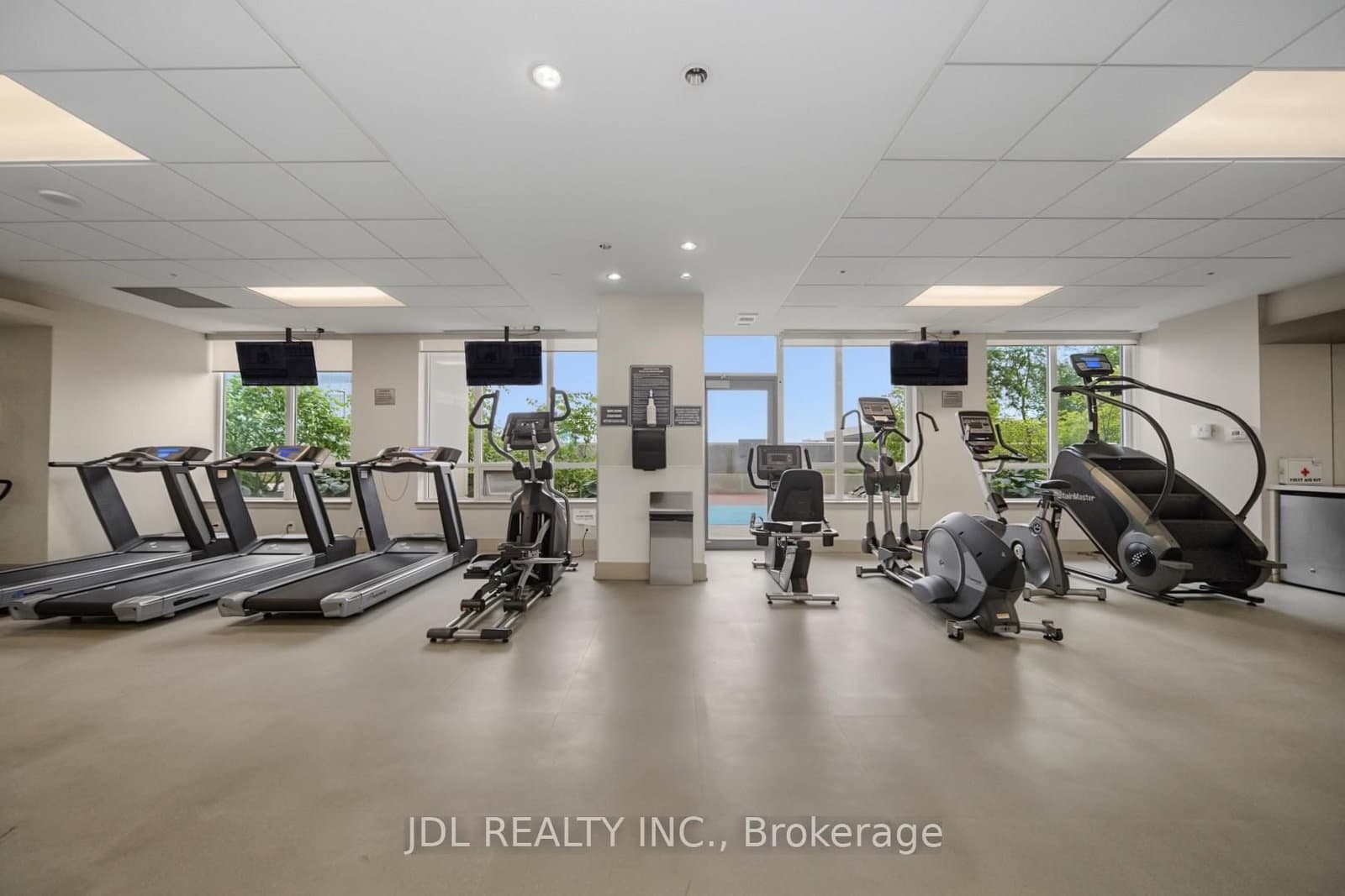 7165 Yonge Street, Unit 902 thumbnail 34
