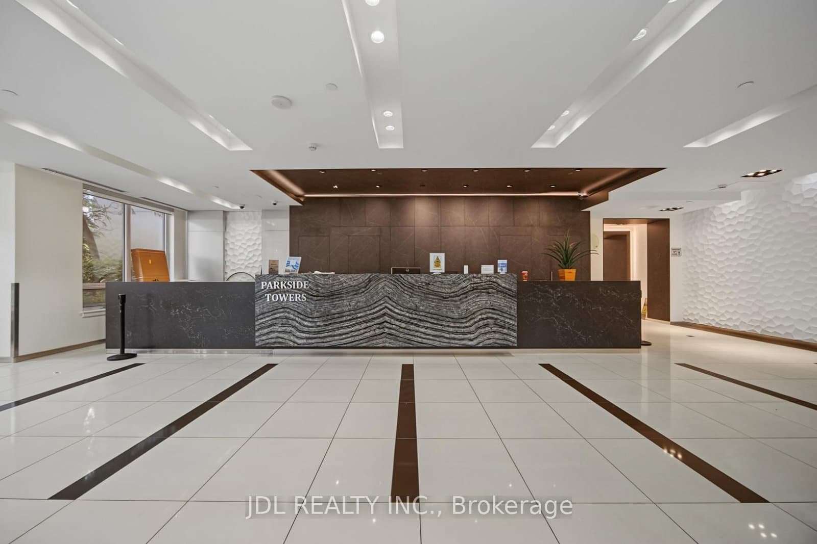 7165 Yonge Street, Unit 902 thumbnail 4